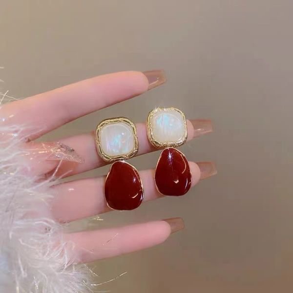 Bordo & Beyaz Küpe