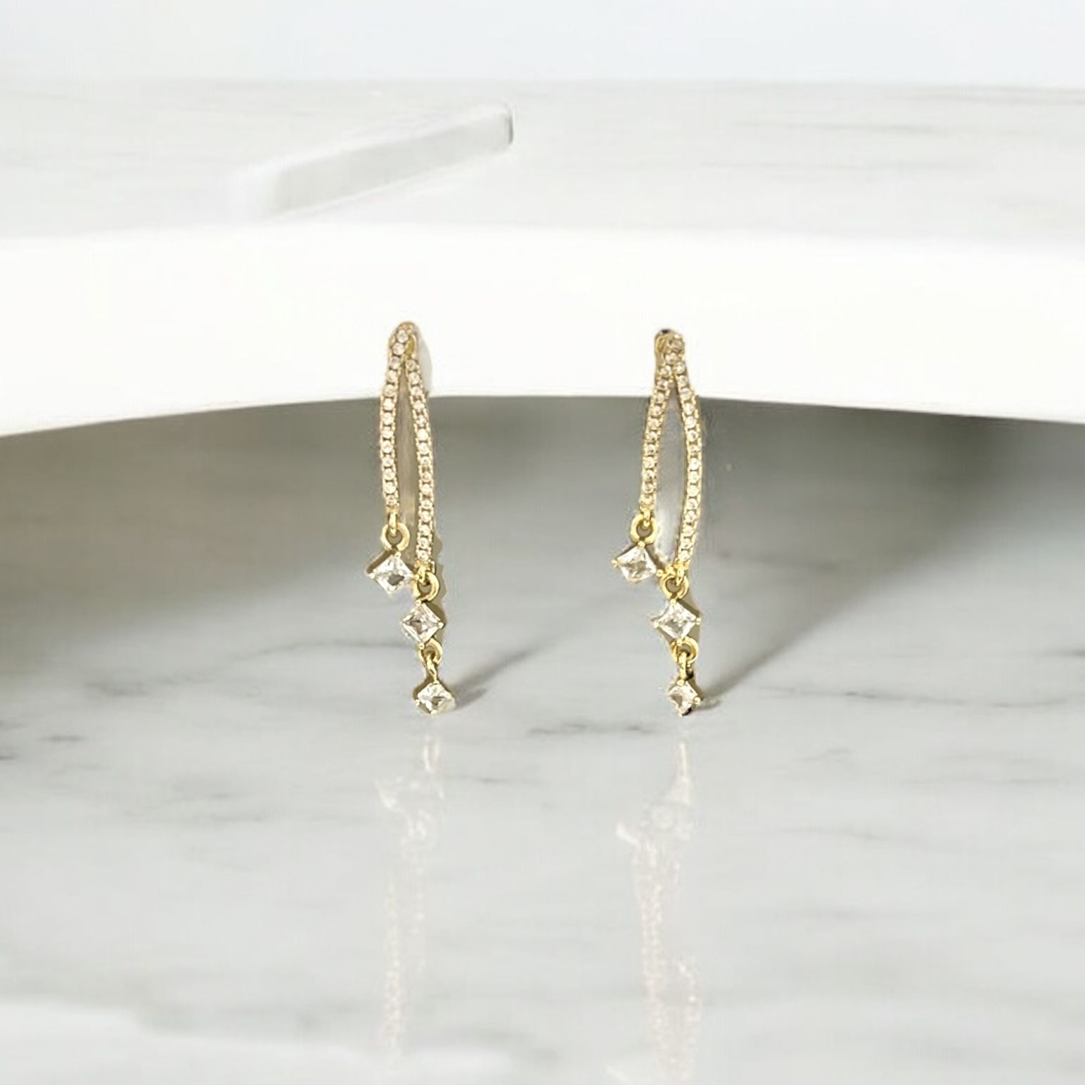 Sallantılı Minimal Küpe