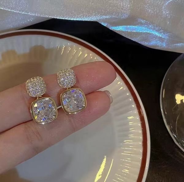Taşlı 14k Altın Kaplama Küpe