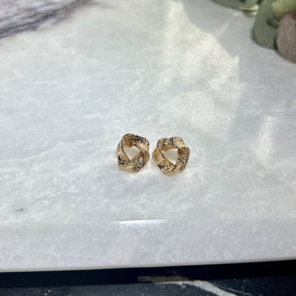 Gold Düğme Küpe