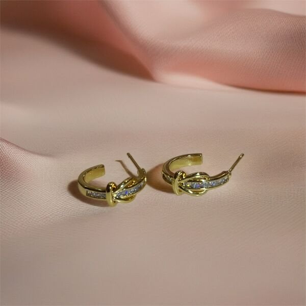 Taşlı Yarım Halka Küpe